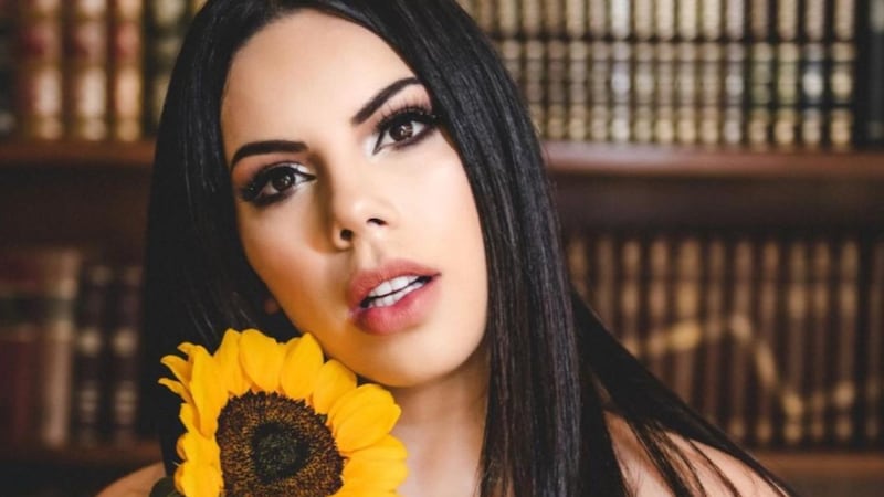 Lizbeth Rodríguez y su arriesgado vestido con el que muestra que no lleva sostén