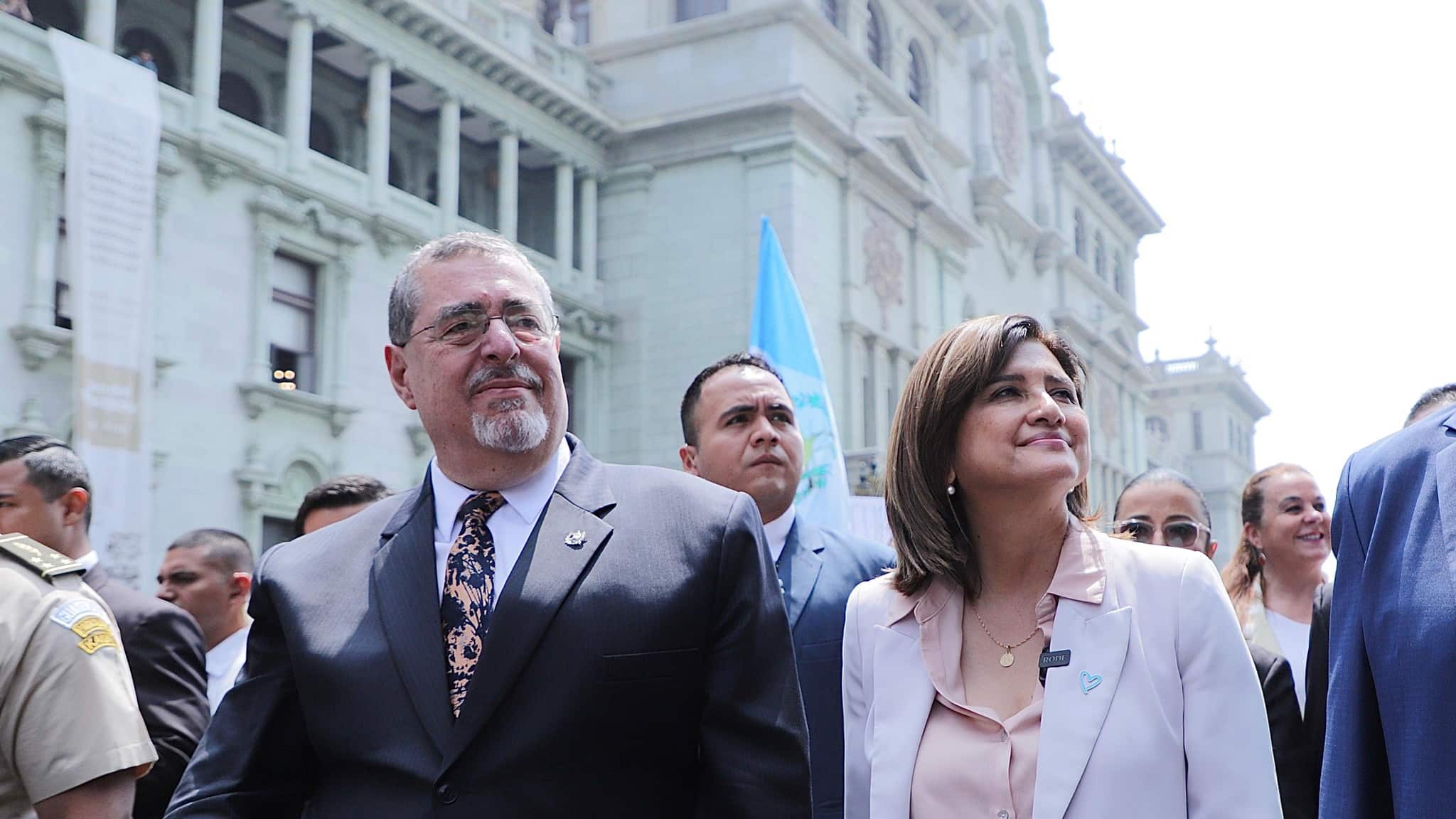 Bernardo Arévalo y Karin Herrera presentaron una iniciativa para remover a la Fiscal General Consuelo Porras.