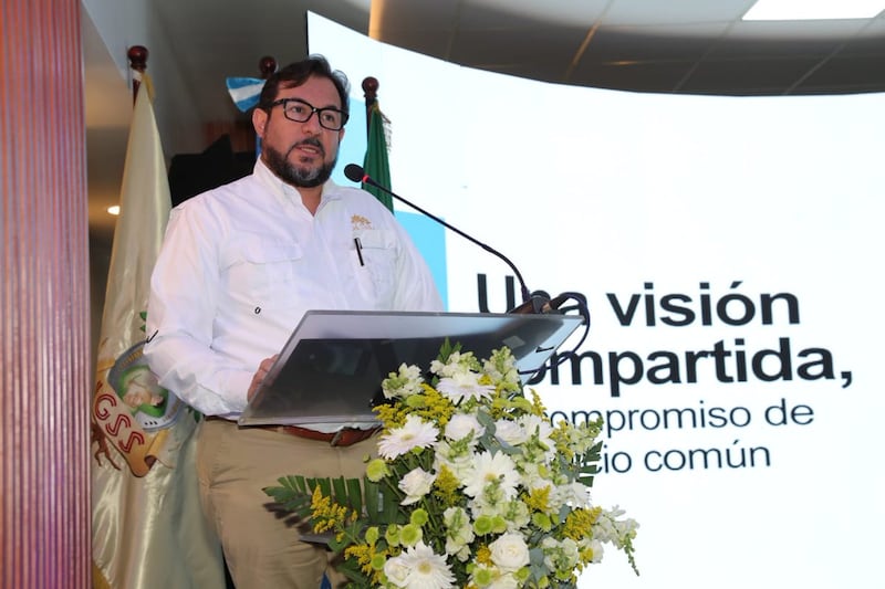El Lic. José Adolfo Flamenco Jau, presidente de la Junta Directiva del IGSS, expuso los avances en modernización tecnológica y ampliación de cobertura durante la presentación del Informe de Gestión.