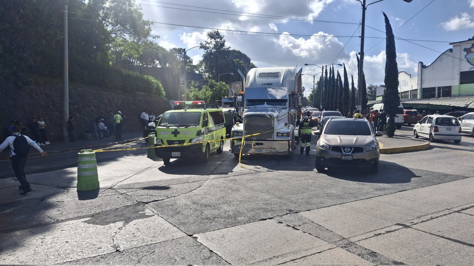 En el incidente queda un motorista fallecido.
