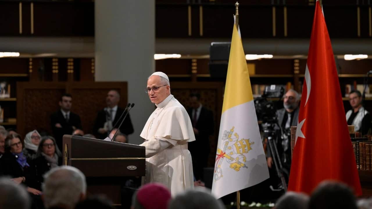 Papa León en la Biblioteca Nacional de Ankara ante las autoridades, la sociedad civil y el cuerpo diplomático. Foto: Vatican News