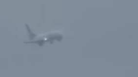 Avión hace peligrosa maniobra al no poder aterrizar por la lluvia en aeropuerto de Guatemala.