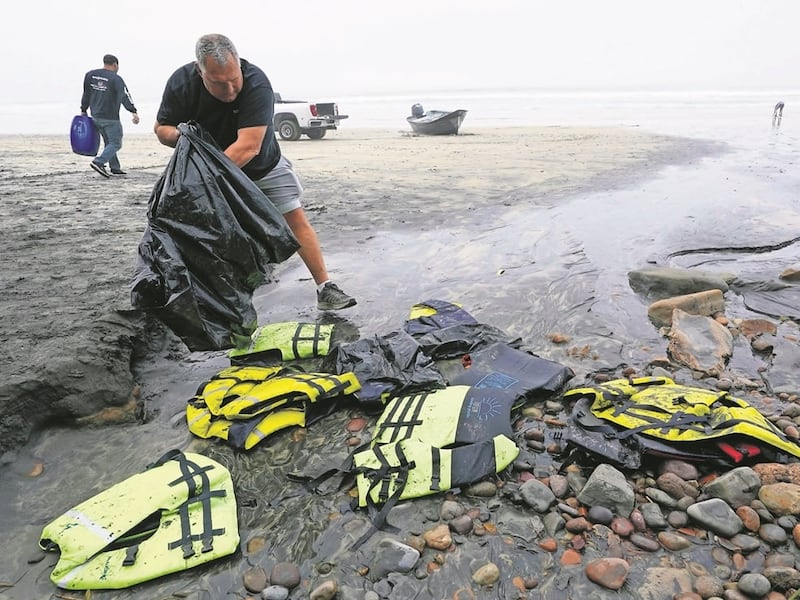 Migrantes mueren en naufragio de dos botes frente a la costa de California