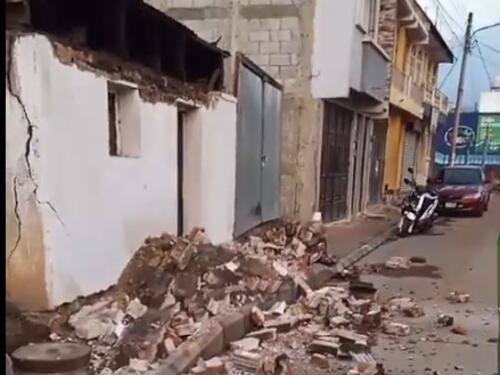 VIDEO. Derrumbes, caídas de rocas y casas destruidas por el fuerte temblor