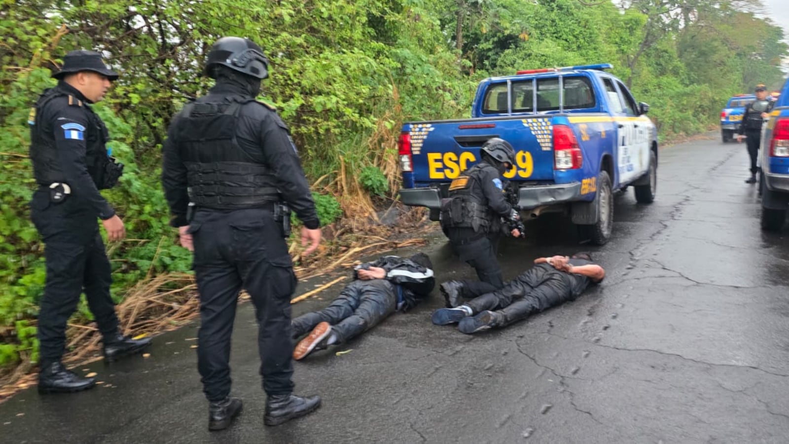Se les fue incautado 7 celulares, 2 armas de fuego y otros indicios. Foto: PNC