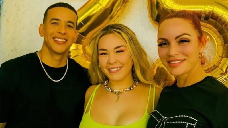 Hija de Daddy Yankee es expulsada de su oficina