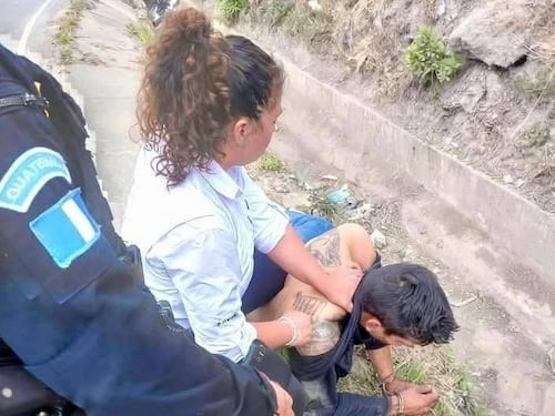 Mujer enfrenta a asaltante y logra su captura frente a hospital en Huehuetenango