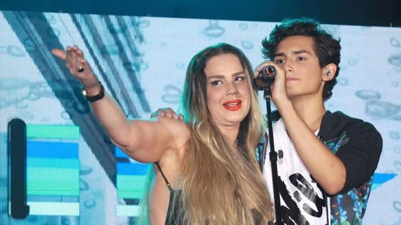 La pareja gay, protagonizada por el hijo de Niurka, que conquista México