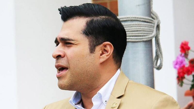 Neto Bran anuncia el despido de varios trabajadores por llegar tarde