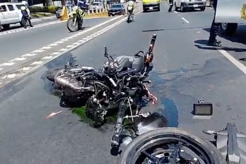 Videos posteriores del accidente que dejó a un joven motociclista fallecido en zona 10