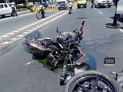 Videos posteriores del accidente que dejó a un joven motociclista fallecido en zona 10