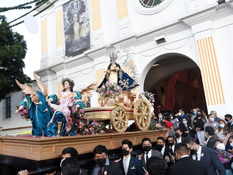 La Virgen del Rosario de Morenos sale en procesión en corto recorrido