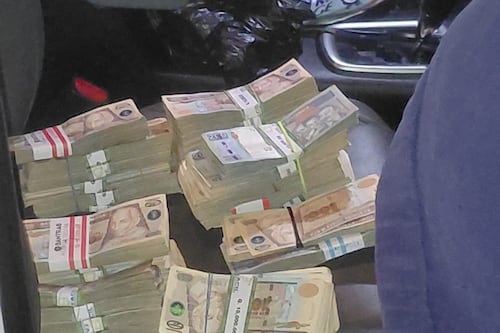 Capturan a mujer con fuerte suma de dinero en Sacatepéquez