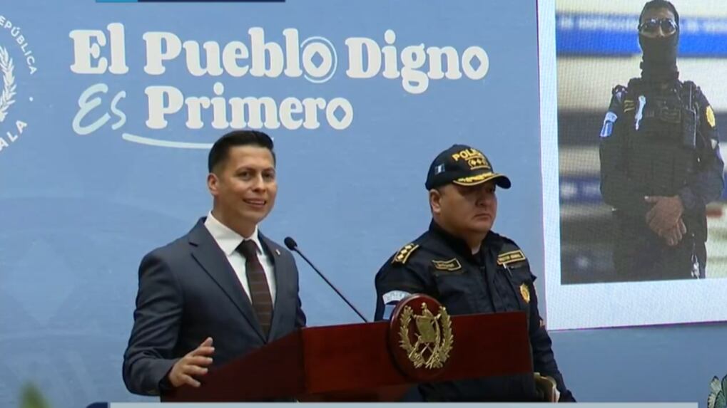 José Portillo, viceministro de Seguridad, junto con David Boteo, director de la Policía Nacional Civil.
