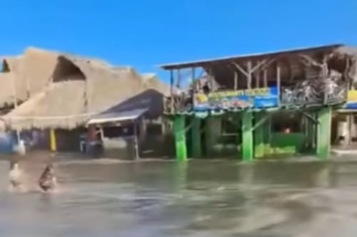 VIDEO. Alto oleaje en playas del Pacífico afecta restaurantes y negocios