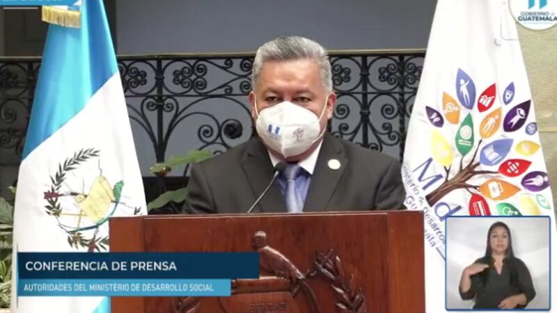 Ministro de Desarrollo Social se pronuncia de nuevo por fotografía comprometedora