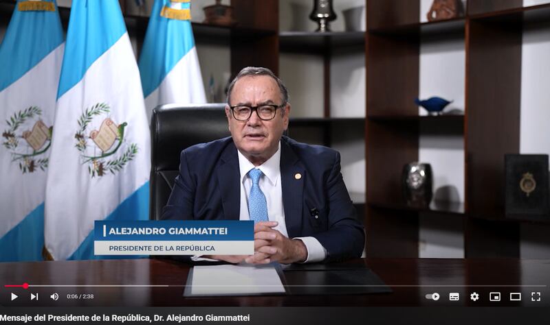 Cierran el canal de YouTube del expresidente Alejandro Giammattei
