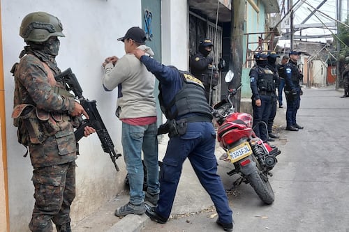 Megaoperativo policial en Barrio El Gallito