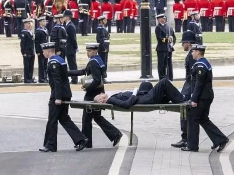 Reina Isabel II: policía se desmaya durante funeral