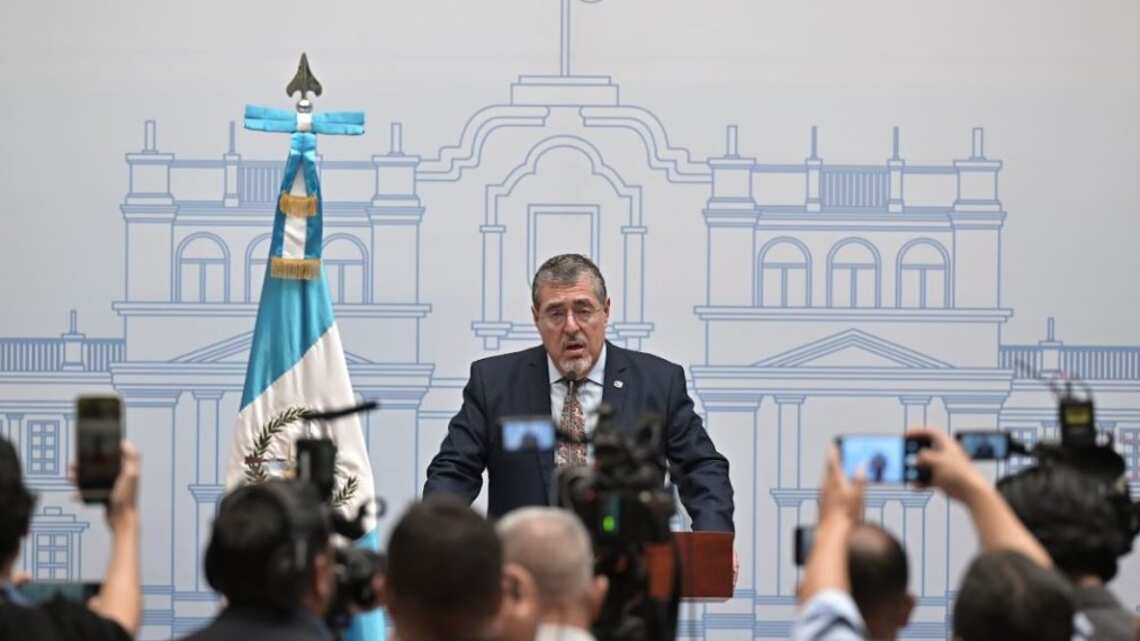 Bernardo Arévalo analiza aumentar el salario a los gobernadores.