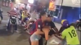 Pelea entre mujeres se habría originado por problemas sentimentales. Foto: RRSS