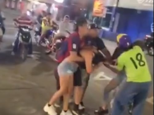 VIDEO. Mujeres protagonizan violento enfrentamiento sentimental en Escuintla