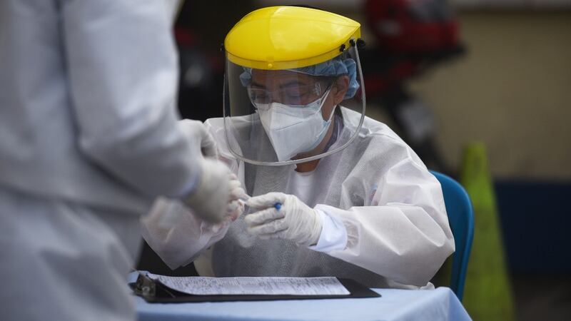 Neumólogo del Roosevelt resalta en duro mensaje que la Covid-19 es brutal y traicionera