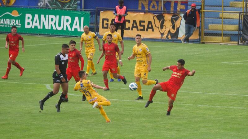 "Estoy agradecido con Dios por mi gol, pero me sabe a nada por la derrota", dice López