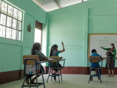 Mineduc publica las nuevas escalas salariales para docentes y este es el detalle para cada nivel educativo