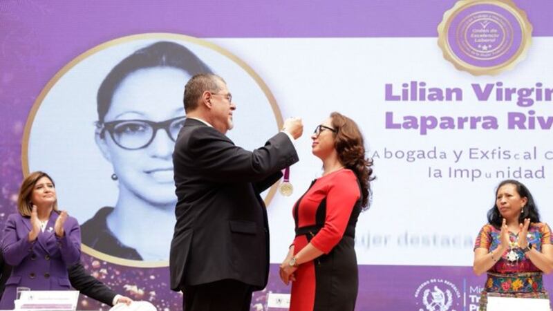 En conmemoración del Día de la Mujer, Virginia Laparra es galardonada por “Excelencia Laboral”