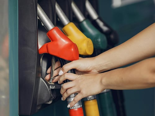 Subsidio a combustibles arranca el 1 de mayo: así funcionará el beneficio de Q8 al diésel y Q5 a la gasolina