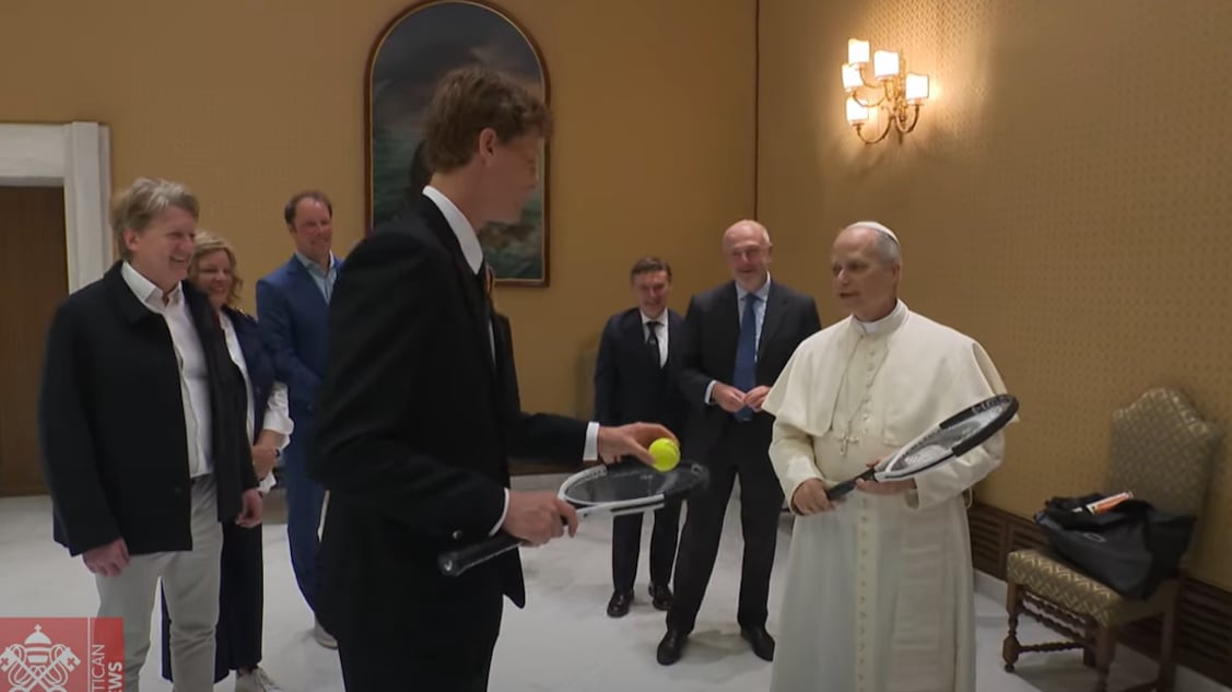 El papa León XIV, un gran apasionado de tenis, recibió este miércoles al tenista número uno del mundo, el italiano Jannik Sinner