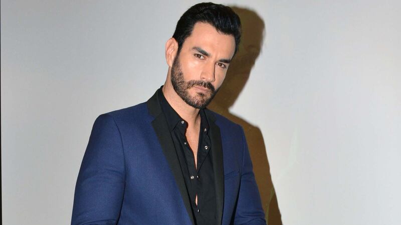 Revelan que David Zepeda tuvo "encuentros íntimos" con productor de Televisa
