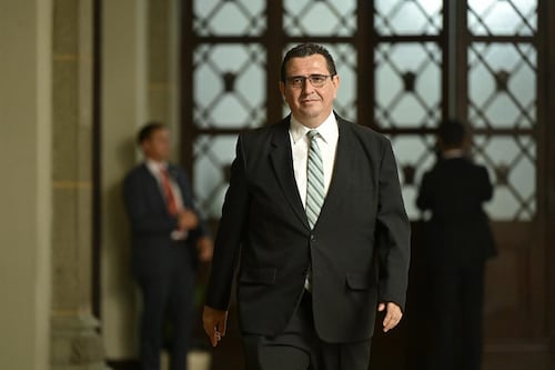 Corte de Constitucionalidad confirma a García Luna como fiscal general al rechazar amparos
