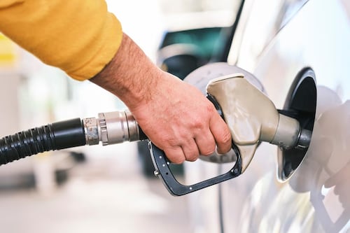 Precios de los combustibles amanecen con una rebaja este martes