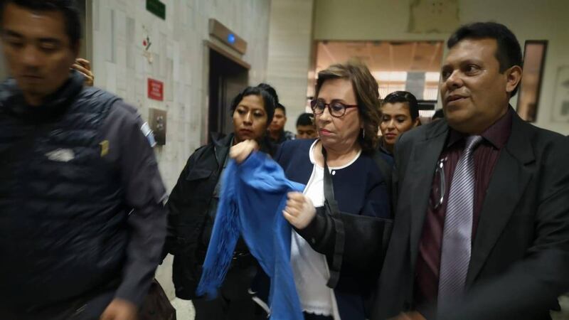 Analistas: la piedra en el zapato de la UNE es Sandra Torres