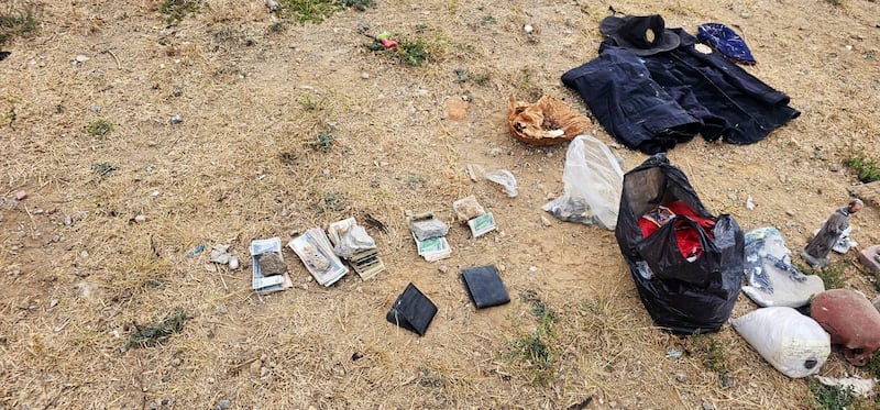 Dinero en efectivo y teléfonos también fueron localizados. Foto: Ejército