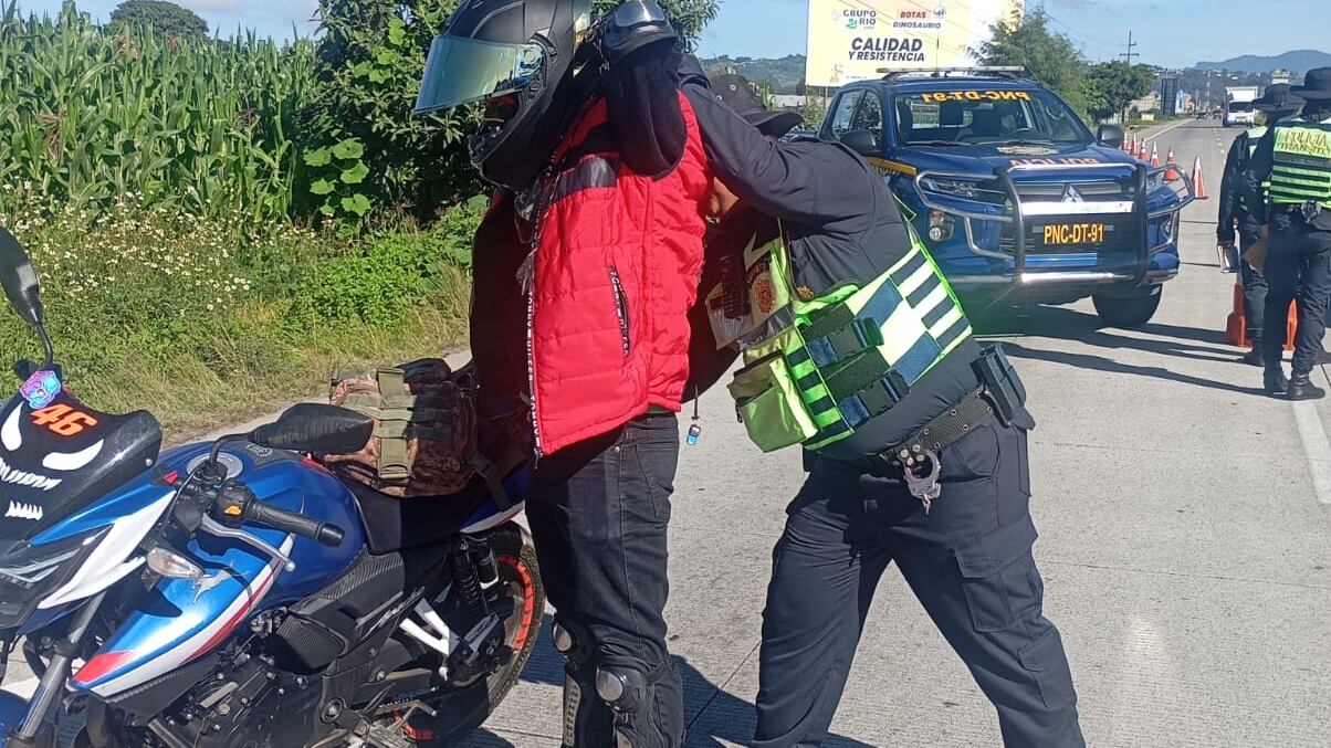 En la ruta Interamericana se mantiene un control vial.