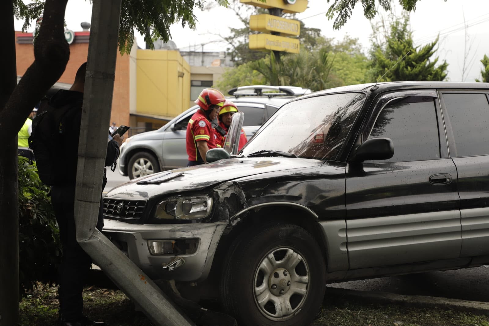 Conductor fallece por posible causa médica en el tráfico de la Aguilar Batres