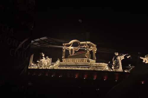 VIDEO. Complicado ingreso del anda de Jesús Sepultado de El Calvario