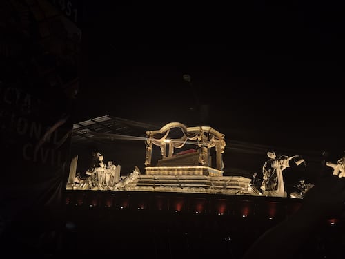 VIDEO. Complicado ingreso del anda de Jesús Sepultado de El Calvario