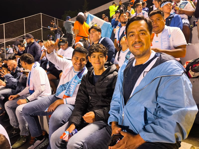 Así se vivió la victoria de Guatemala 4-2 a República Dominicada en el estadio Cementos Progreso. Foto: Kenneth Monzón