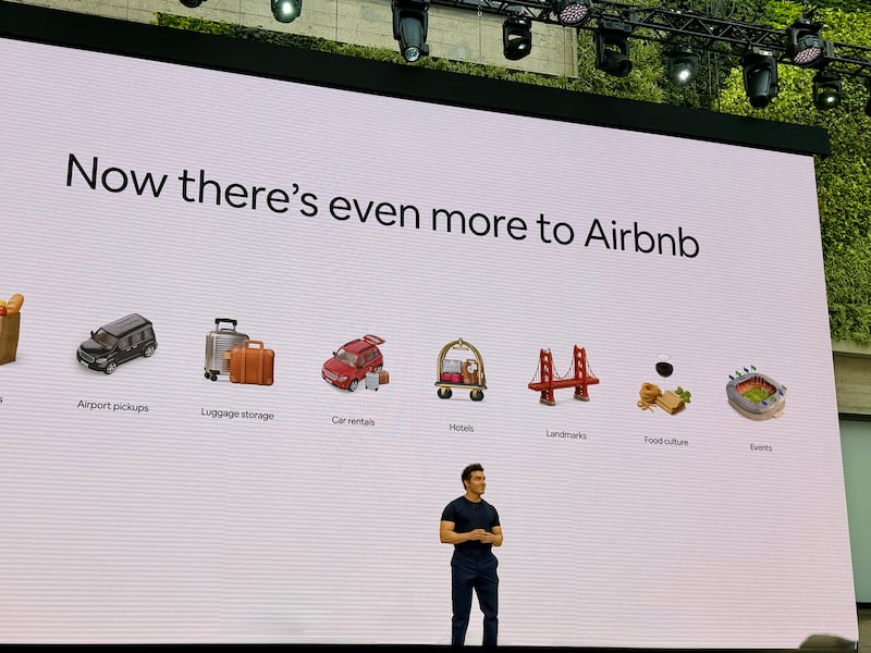 Airbnb entra al negocio de hoteles, alquiler de autos y transporte turístico