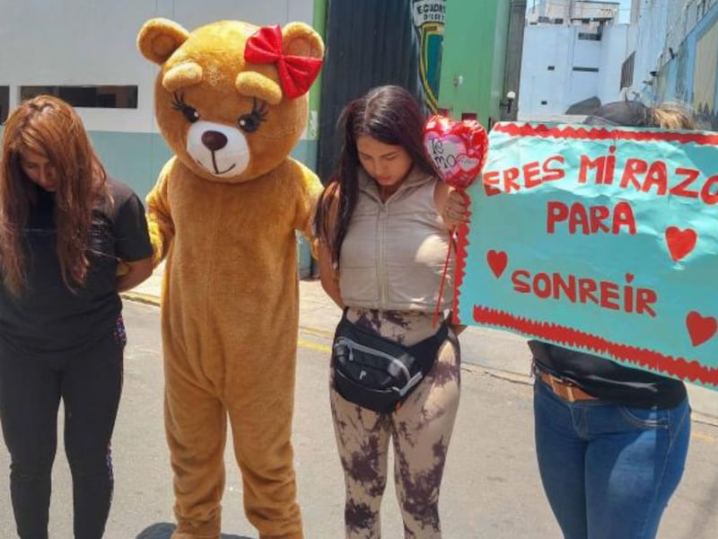 El nuevo modo de atrapar delincuentes: Usar disfraces de oso, mira este caso en Perú