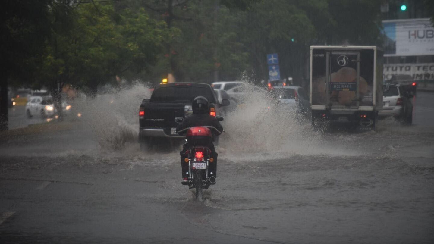 Las condiciones lluviosas permanecerán en gran parte del territorio nacional. Foto: Insivumeh.