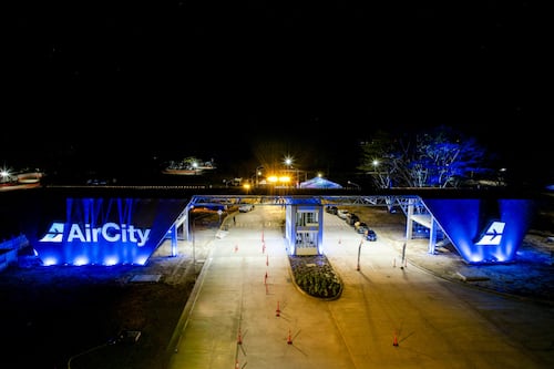 Bukele coloca primera piedra del hub aeroportuario AirCity en Las Américas