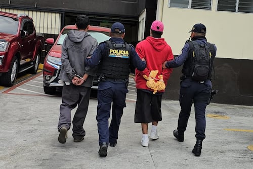 Capturan a dos presuntos pandilleros del Barrio 18 vinculados a asesinato de mujer en Mixco