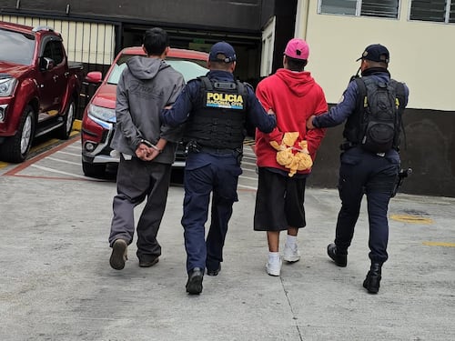 Capturan a dos presuntos pandilleros del Barrio 18 vinculados a asesinato de mujer en Mixco