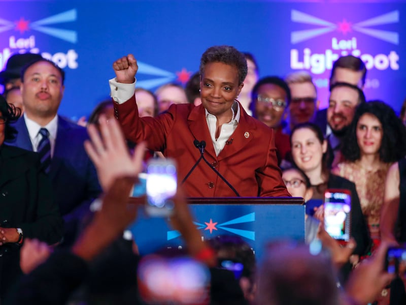 Chicago elige por primera vez una alcaldesa afroamericana y abiertamente homosexual
