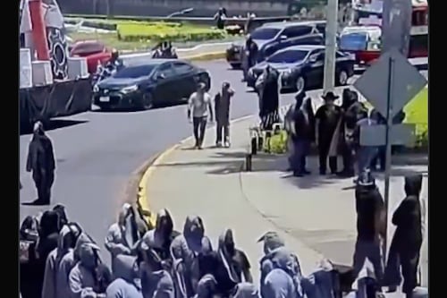 Encapuchados bloquean El Obelisco en este viernes